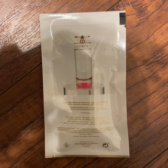 NWT Prada Candy Kiss Perfume Sample - Picture 4 of 10